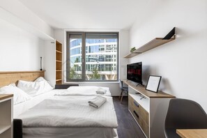 Desk, soundproofing, WiFi, bed sheets