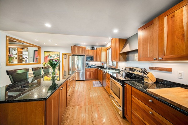 Køleskab, mikrobølgeovn, ovn, kogeplade