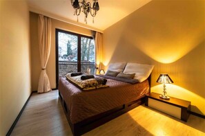 Iron/ironing board, WiFi, bed sheets