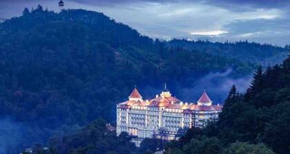 Premium Imperial Apartment near Hot Springs