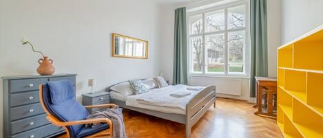 2 bedrooms, desk, WiFi, bed sheets