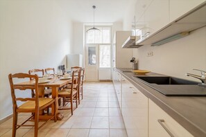 Fridge, microwave, oven, stovetop - Charming Historic Elegance in the Heart of Prague (Prague)