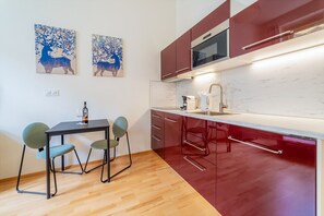 Refrigerador, microondas, horno y lavavajillas 