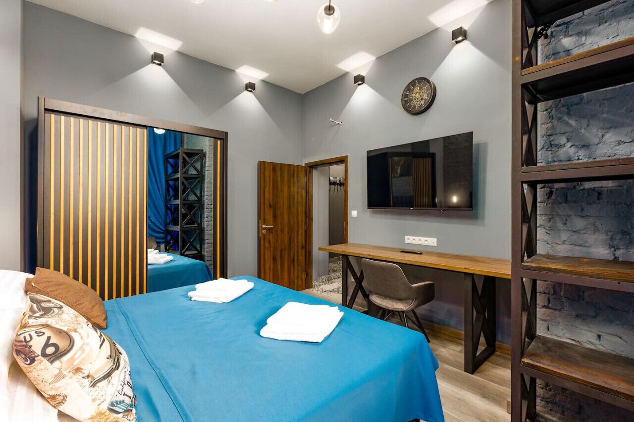 Desk, iron/ironing board, WiFi, bed sheets