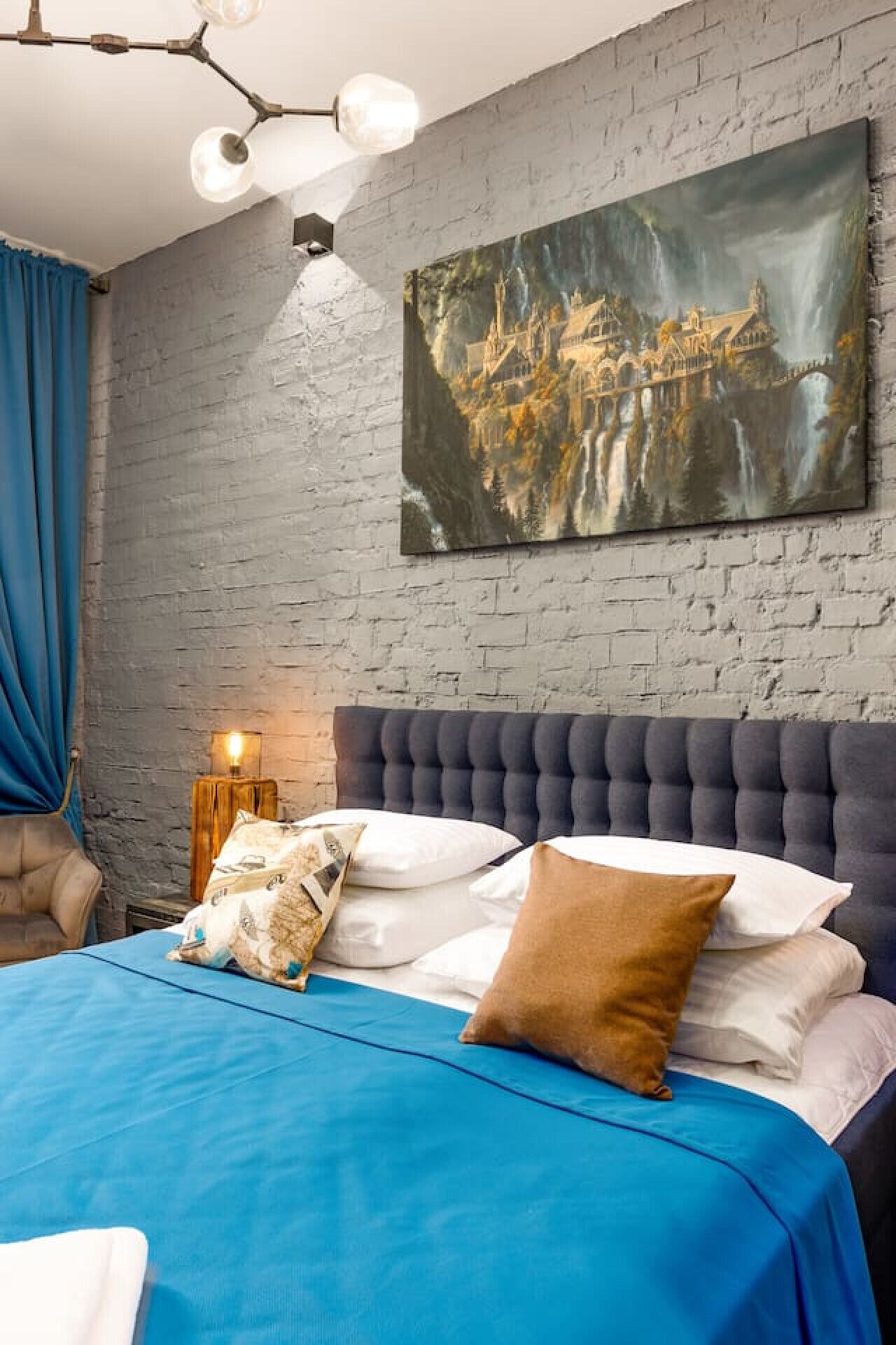 Desk, iron/ironing board, WiFi, bed sheets