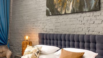 Työpöytä, silitysrauta/-lauta, Wi-Fi, vuodevaatteet