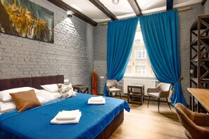 Desk, iron/ironing board, WiFi, bed sheets