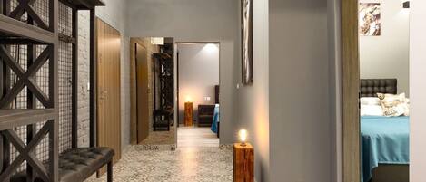 Desk, iron/ironing board, WiFi, bed sheets