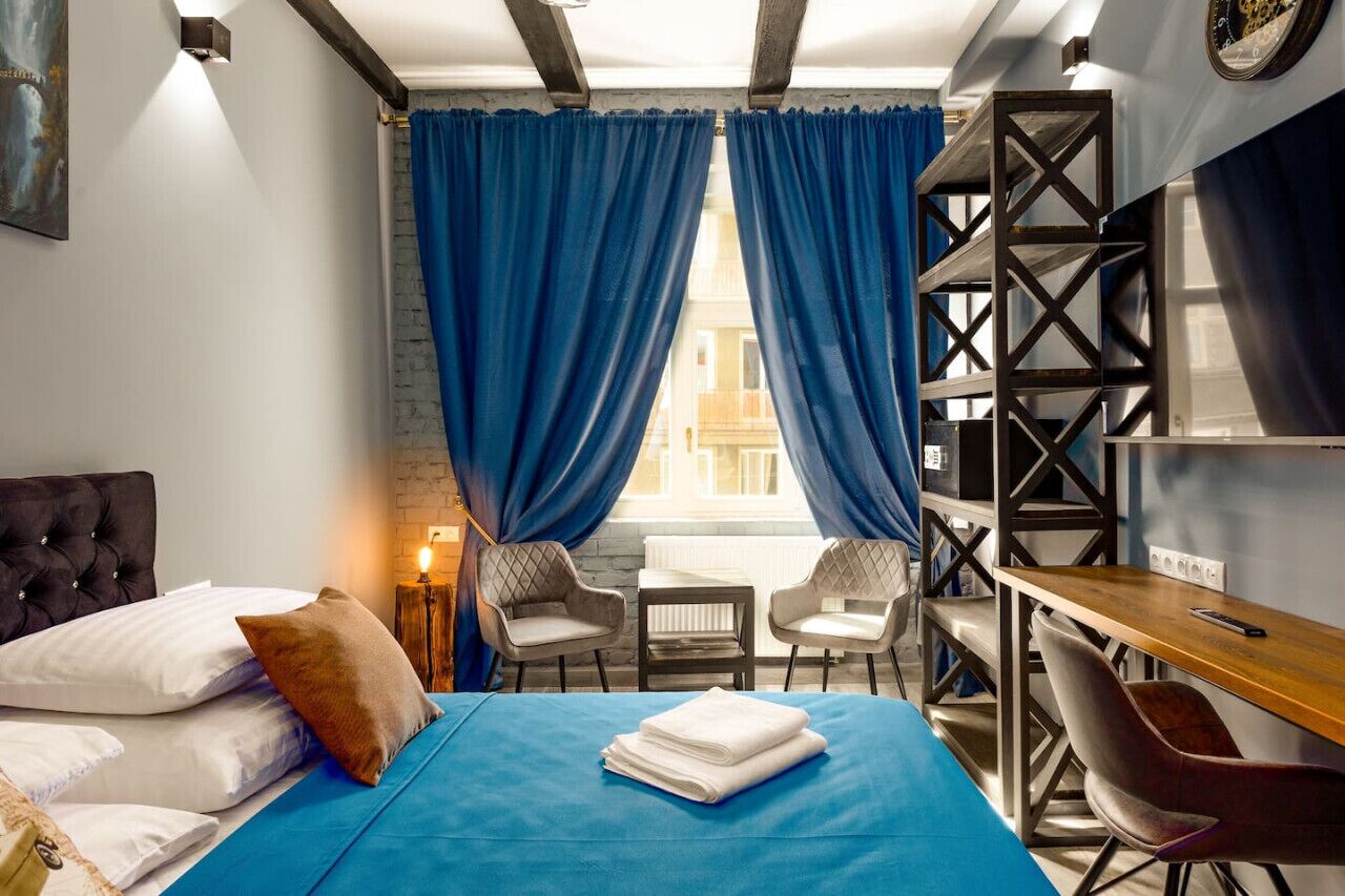 Desk, iron/ironing board, WiFi, bed sheets