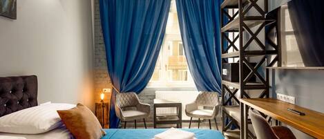 2 bedrooms, desk, iron/ironing board, WiFi