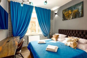 Iron/ironing board, WiFi, bed sheets