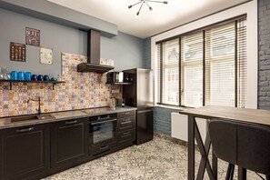 Fridge, microwave, oven, dishwasher