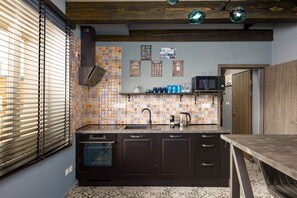 Kühlschrank, Mikrowelle, Ofen, Geschirrspüler