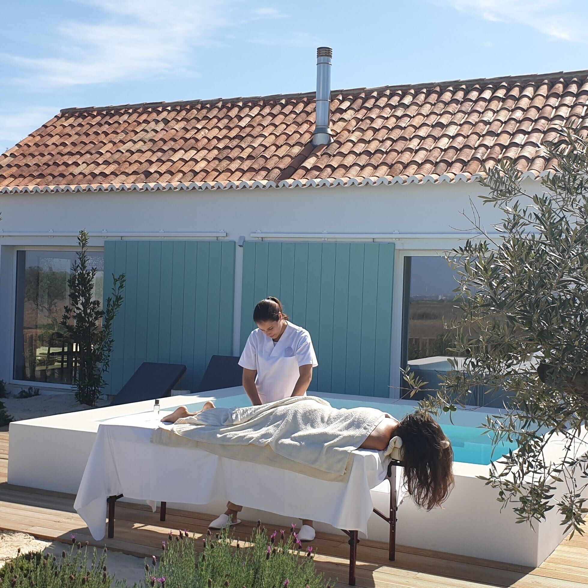 Hotstone-massages, diepe bindweefselmassages, massagebehandelingen