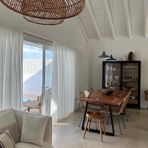 Family Cottage, 3 Bedrooms, Private Pool, Beachside | Living area