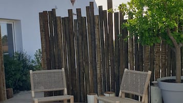 Casa de campo familiar, 3 habitaciones, piscina privada, junto a la playa | Terraza o patio