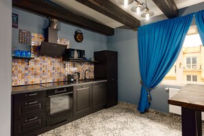 Fridge, microwave, oven, dishwasher - Karlovy Charme Inn: Deluxe 1BR Apt No.634 (Karlovy Vary)