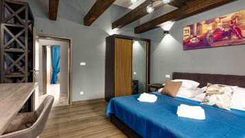 Iron/ironing board, WiFi, bed sheets