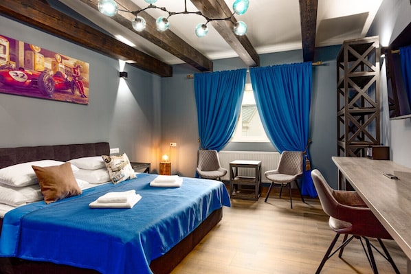 Iron/ironing board, WiFi, bed sheets