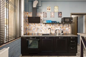 Kühlschrank, Mikrowelle, Ofen, Geschirrspüler