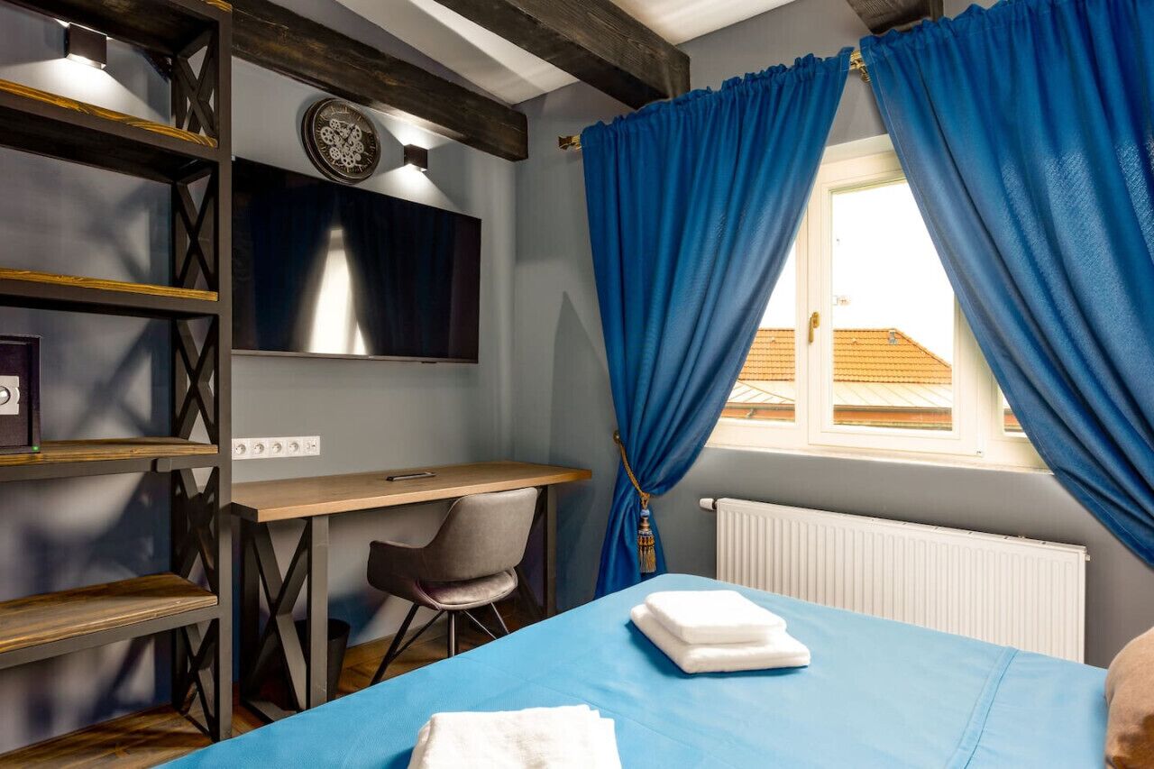 1 dormitori, planxa i posts de planxar, wifi i roba de llit 