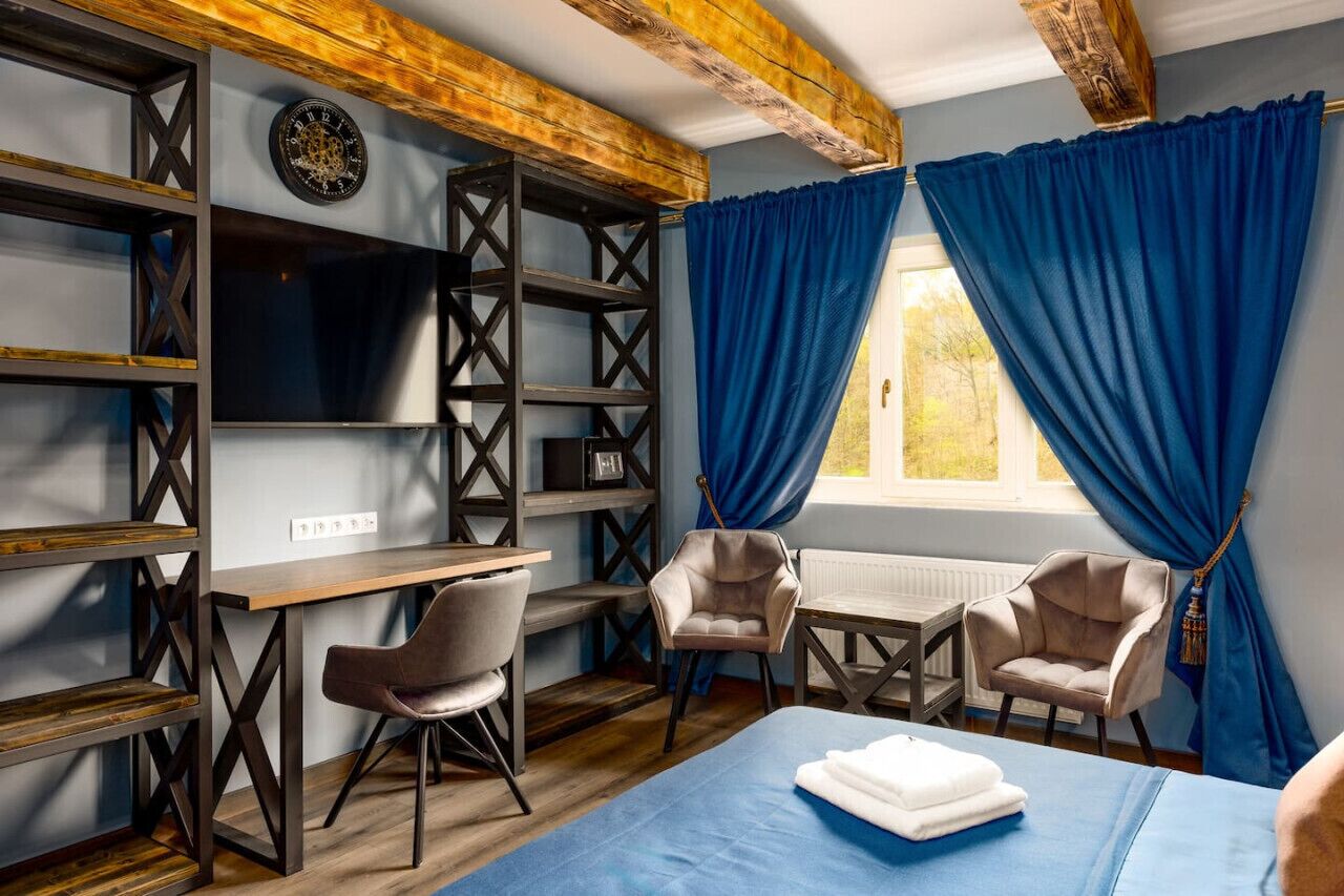 書桌、熨斗/熨衫板、Wi-Fi、床單