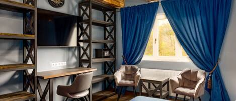 Desk, iron/ironing board, WiFi, bed sheets