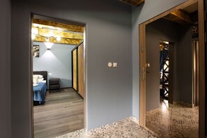 Desk, iron/ironing board, WiFi, bed sheets - Karlovy Charme Inn: Deluxe 1BR Apt No.638 with View (Karlovy Vary)