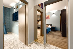 1 bedroom, iron/ironing board, WiFi, bed sheets - Karlovy Charme Inn: 1BR Apt No.531 with Lake View (Karlovy Vary)