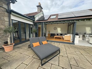 Terrace/patio - Newly renovated stylish annexe in Kington (Kington)