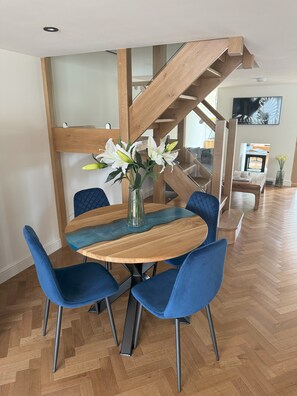 Dining - Newly renovated stylish annexe in Kington (Kington)