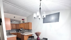 Dining - Cozy and Charming Amber Valley Haven in Fargo (Fargo)