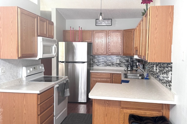 Refrigerador, microondas, horno, placa de cocina