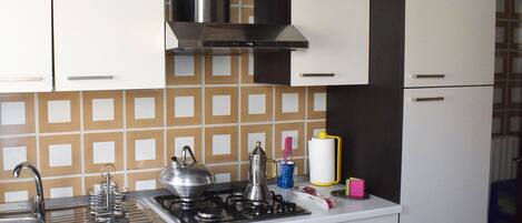 Fridge, oven, coffee/tea maker, cookware/dishes/utensils