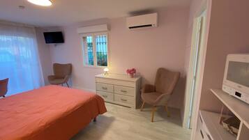 1 bedroom, WiFi, bed sheets