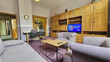 Deluxe Condo | Living area | Netflix, streaming services