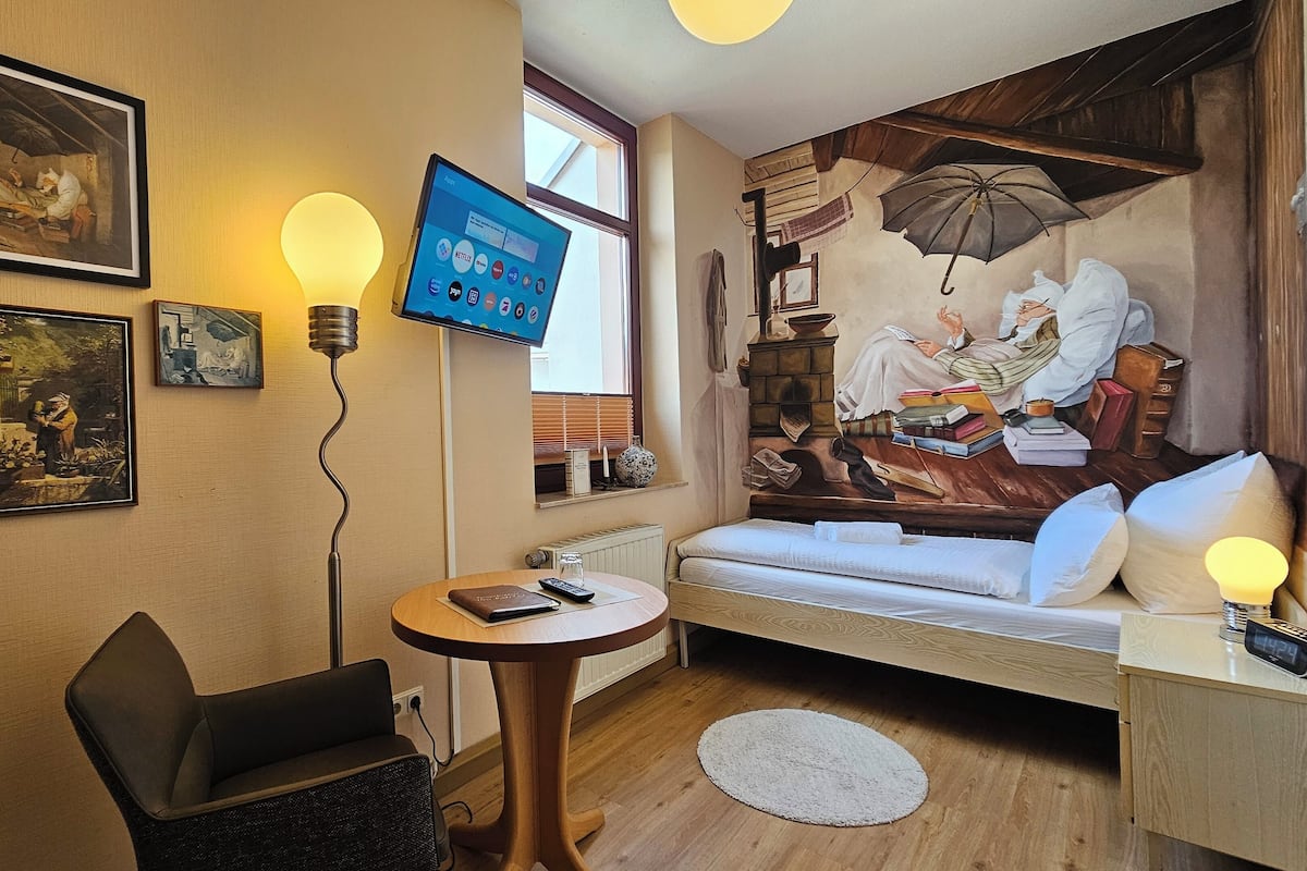 Comfort Room | 1 bedroom, blackout curtains, soundproofing, free WiFi