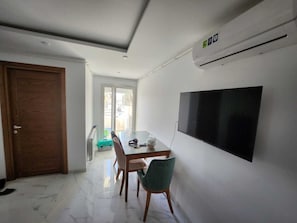 Interior - Elegant furnished S1 apartment with AC and security in Ariana - Tunis (Ariana)