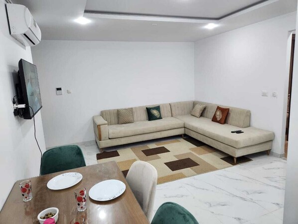Books - Elegant furnished S1 apartment with AC and security in Ariana - Tunis (Ariana)