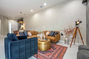 A modern living room with a sofa set, a coffee table, and a floor lamp. - A Galaxy's Edge Experience Awaits! 5 Min to Disney (Kissimmee)