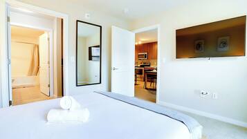 1 bedroom, premium bedding, desk, laptop workspace