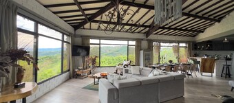 Villa Espectacular en el corazón del Eje Cafetero , rodeado de montañas y cafe..