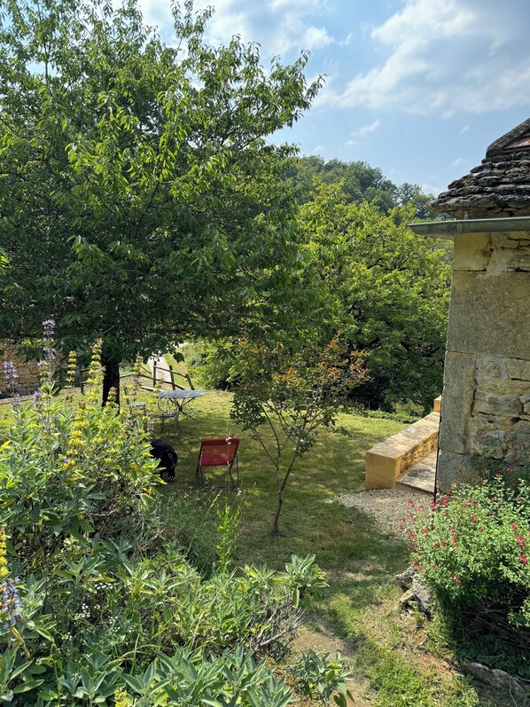 Outdoor dining - Charmante Maison Périgourdine au Coeur de la Vallée des 5 Châteaux (Cénac-et-Saint-Julien)