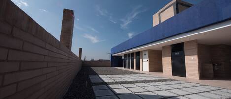 المنطقة المحيطة بالمنشأة