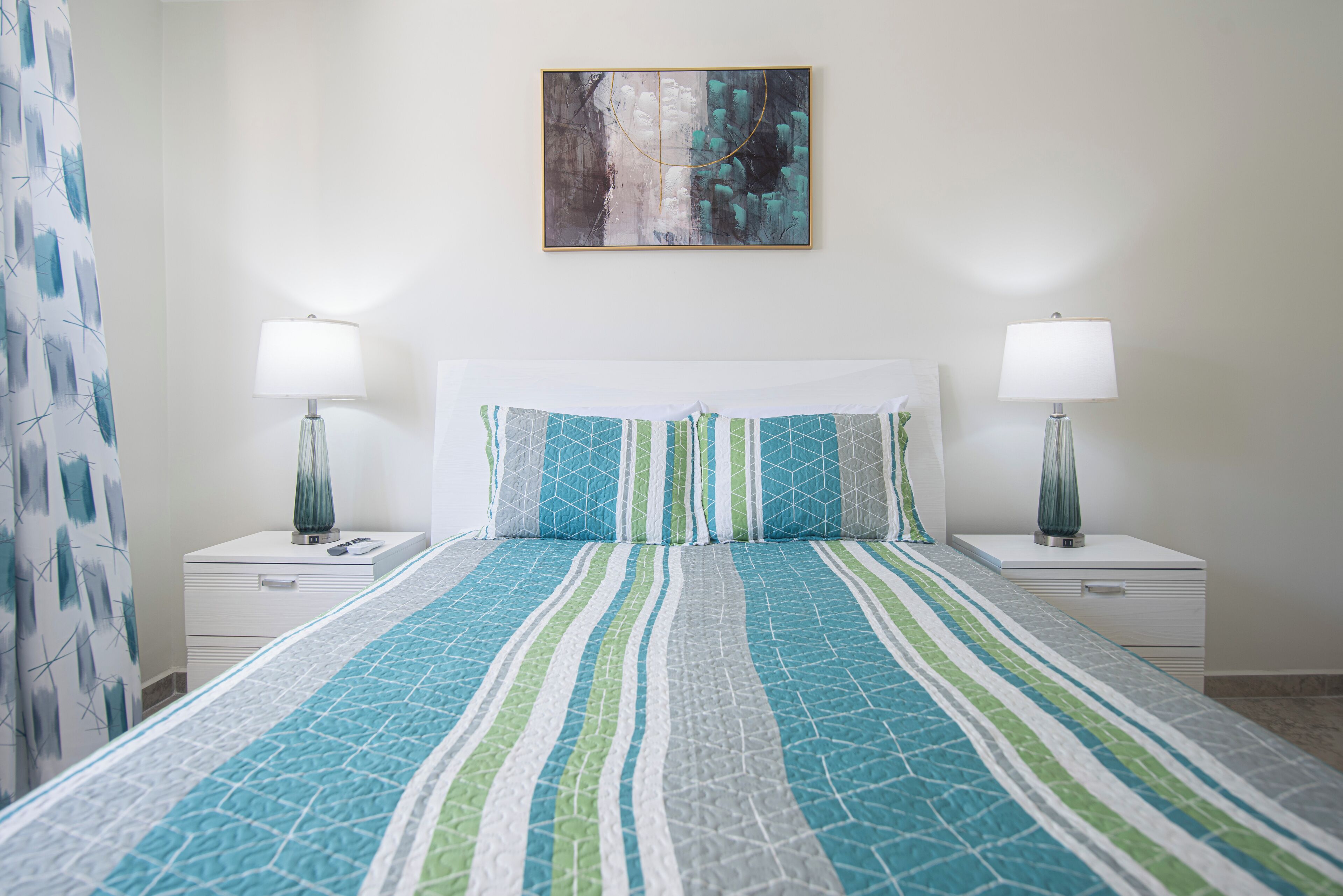 4 habitaciones, tabla de planchar con plancha, wifi y ropa de cama 