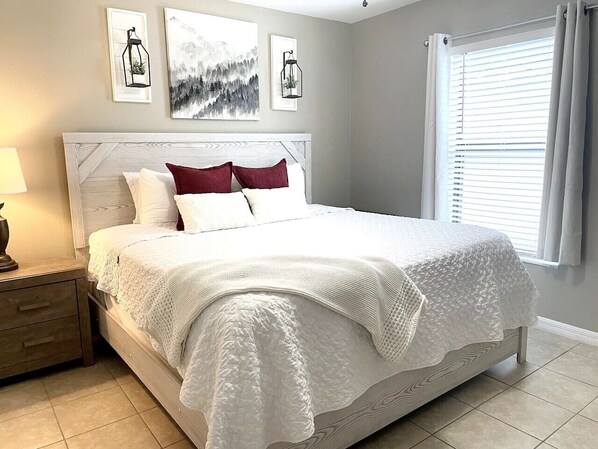 2 chambres, bureau, fer et planche à repasser, lit parapluie