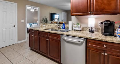 Updated Downtown Clermont Suite 837