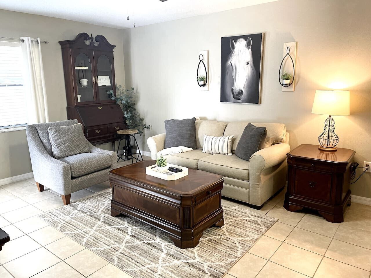 スマートテレビ、暖炉、テレビゲーム