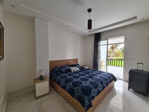 3 slaapkamers, een strijkplank/strijkijzer, gratis wifi, beddengoed