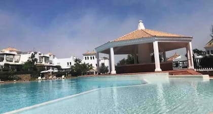 Luxueuse Villa, 4 Chambres Face à la mer en Résidence Fermée, Sécurisée